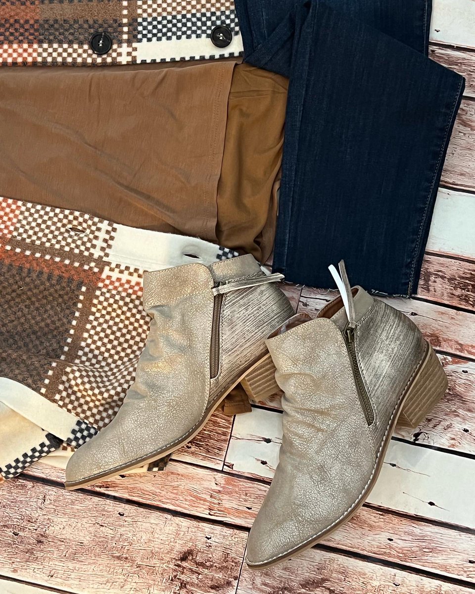 Cotiqueshop's tweet image. Happy almost Fall y’all!
Anyone else a little bit chilly this morning? I was!
Perfect time to stop by and grab this cute look! This lightweight Shacket will keep you right on those cool mornings!
#fallisintheair🍁 #plaidshacket #falloutfitideas