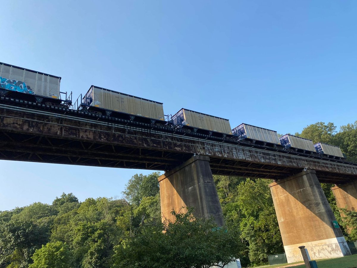 ASLRRA's tweet photo. The trains are running!

It's a simple picture -- freight on the move in northern Virginia -- but this everyday scene almost wasn't going to happen today. Many people worked countless hours to achieve this and we still can't thank them enough because we need railroads. https://t.co/ywKXpwUCpN