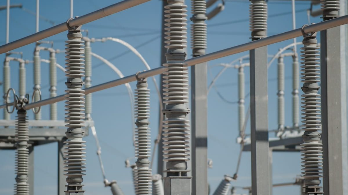 Sähkön #tehoreservi -hankinta kaudelle 1.11.2022 – 31.10.2023 keskeytyy, koska tarjouskilpailussa ei saatu yhtään hyväksyttävää tarjousta. 

Energiavirasto joutui hylkäämään kilpailutuksen ainoan tarjouksen Fortumin Meri-Porin voimalaitoksesta.

energiavirasto.fi/-/sahkon-tehor…