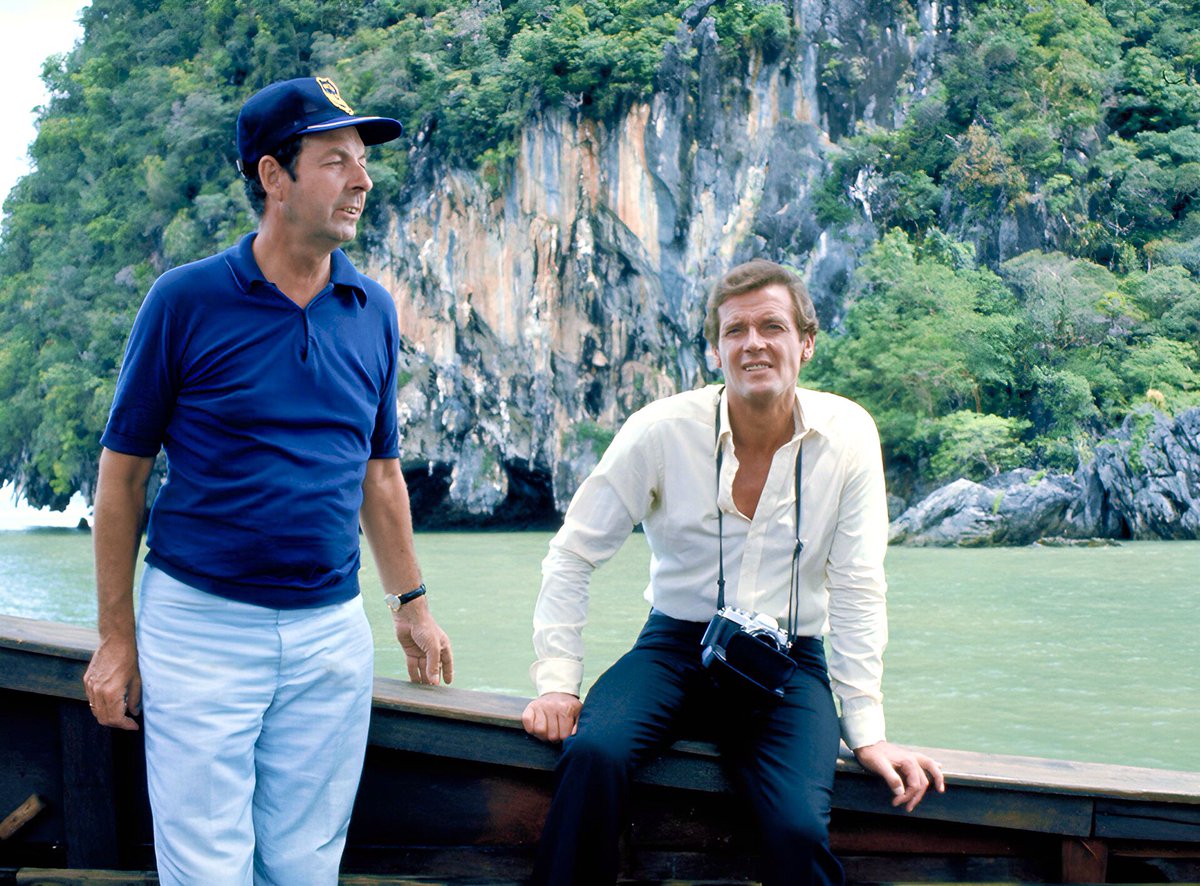 Film director #GuyHamilton born #OnThisDay photographed on location in Thailand with Roger Moore during the filming of “THE MAN WITH THE GOLDEN GUN” (1974) 

🎬#FilmTwitter @Intuitive_PS @DGirlJay