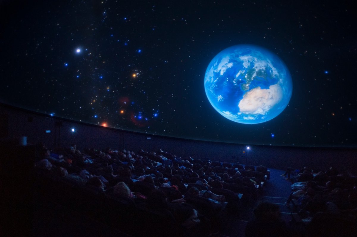 #JEP2022 : La Terre, notre patrimoine commun 🌍. Entre séances d'astronomie ✨, exposition "Vaisseau Terre" et labos, un autre regard sur la planète bleue, sa beauté et sa fragilité. 
Rdv les 17 et 18/09 de 13h30 à 18h. Dès 8 ans
👉 bit.ly/3RPlRJg 
📷 Laurent Cerino