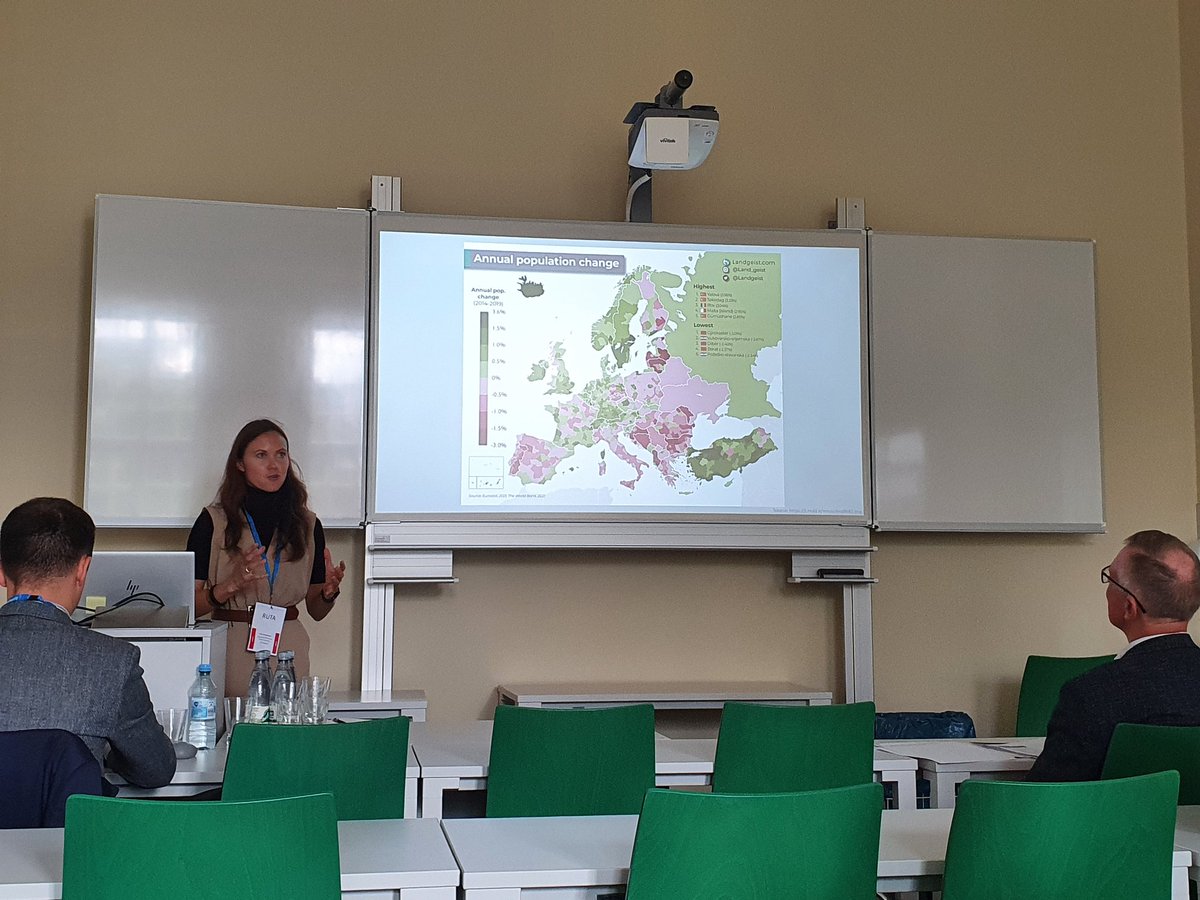 sborushkina's tweet photo. @RutaUba discussing internal migration and core-peripheru dynamics in Lithuania @regstud #CEE22 https://t.co/UNR47ti1uk