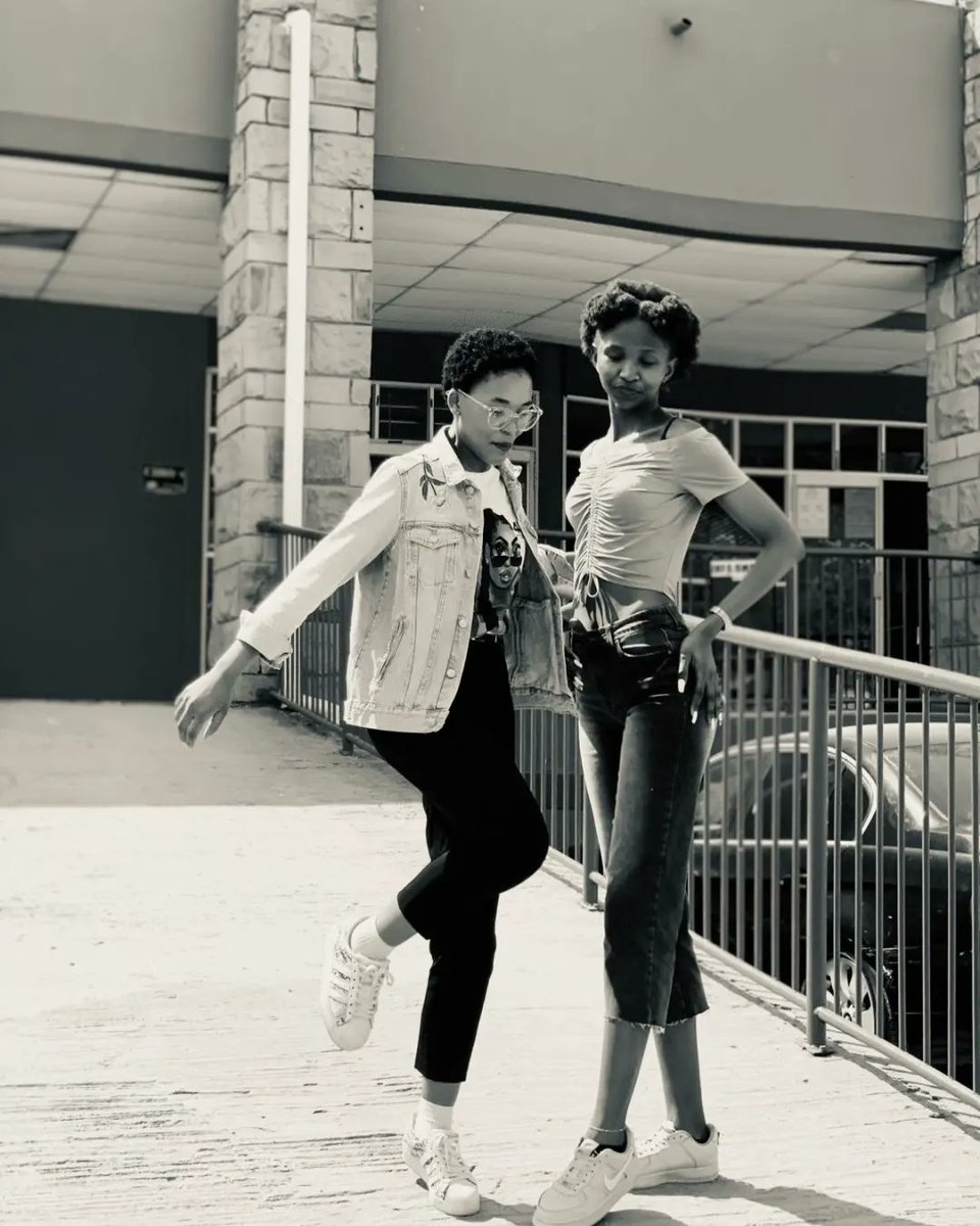 Moonchild0908's tweet photo. With my people @LankyLefow Our Miss Lesotho 🇱🇸 runner up and Top Model and @TankisoMoahlol3 our gospel Singer and me your FACE OF LESOTHO semi finalist. ❤️❤️❤️ https://t.co/LfWVwutzPc