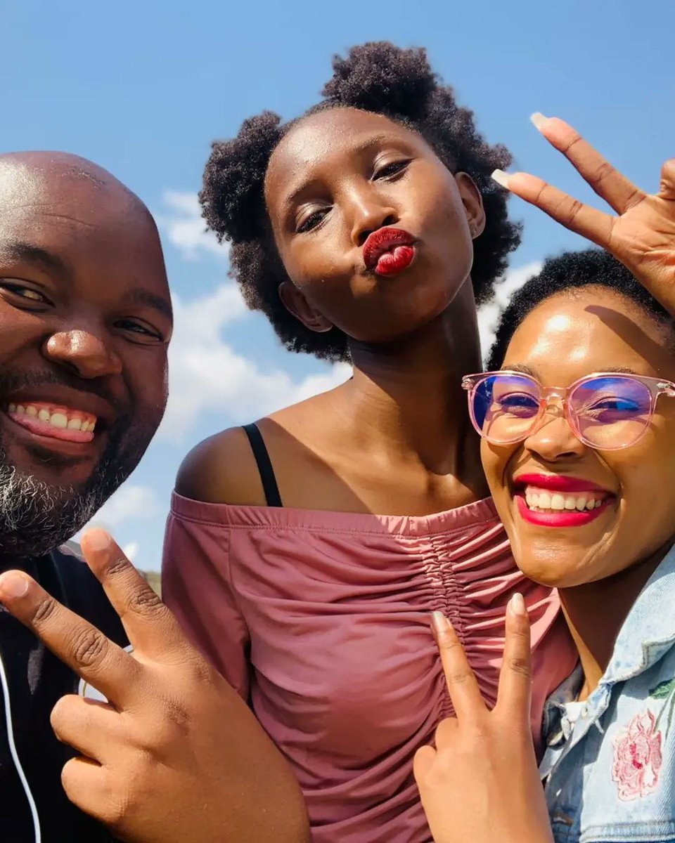 Moonchild0908's tweet photo. With my people @LankyLefow Our Miss Lesotho 🇱🇸 runner up and Top Model and @TankisoMoahlol3 our gospel Singer and me your FACE OF LESOTHO semi finalist. ❤️❤️❤️ https://t.co/LfWVwutzPc