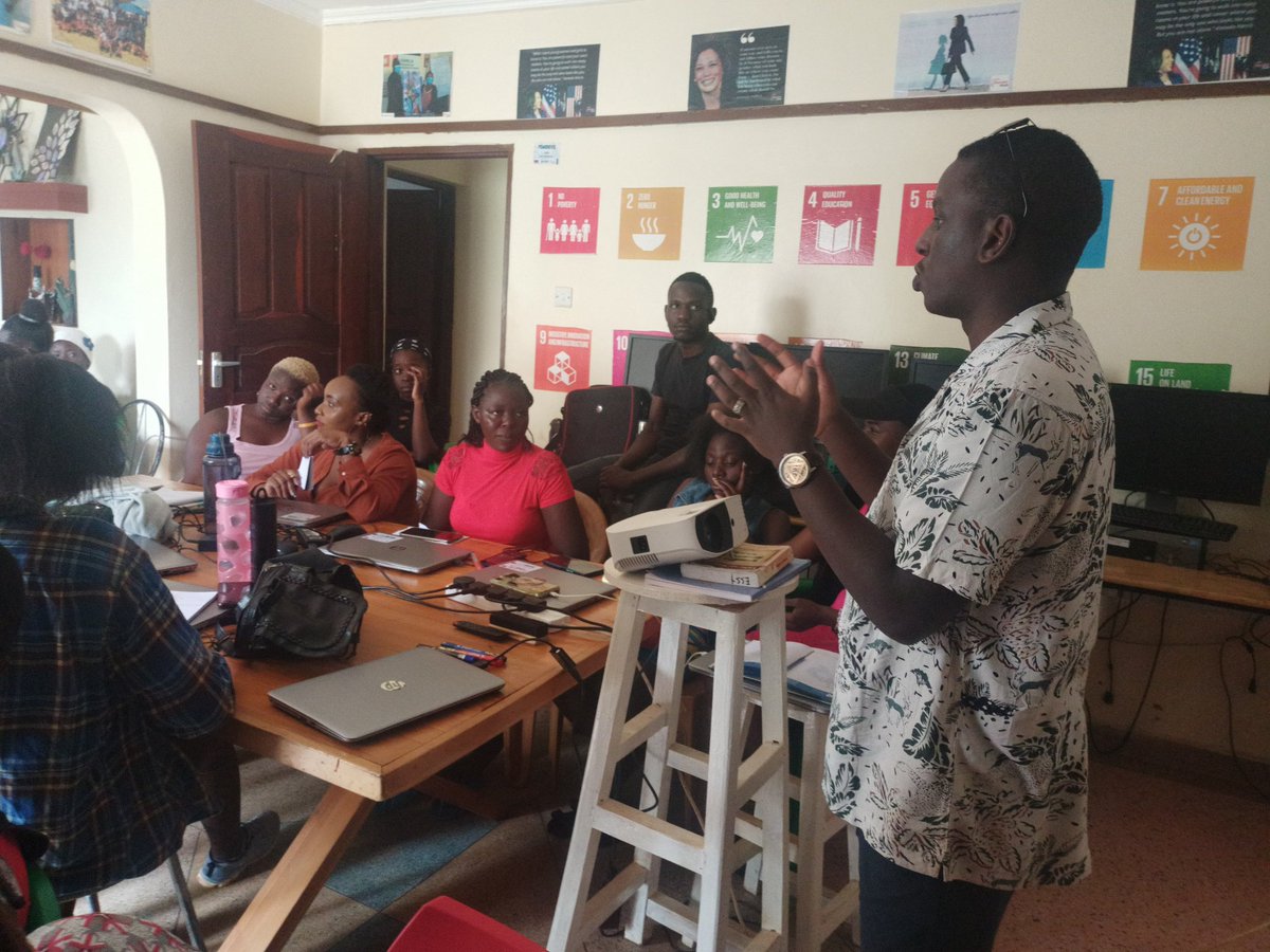 We are delighted to host @thengugi founder of @skizaaeducation for a Design Thinking session with #FemiDevsBusia trainees.
Supporting young women to leverage technology in problem solving.
<a href="/LakeHub/">LakeHub 🇰🇪</a> <a href="/UNDPAfrica/">UNDP Africa</a> <a href="/mathekafk/">Francis Matheka</a> <a href="/KCDF/">Kenya Community Development Foundation</a> <a href="/040County/">County Government of Busia 040</a>