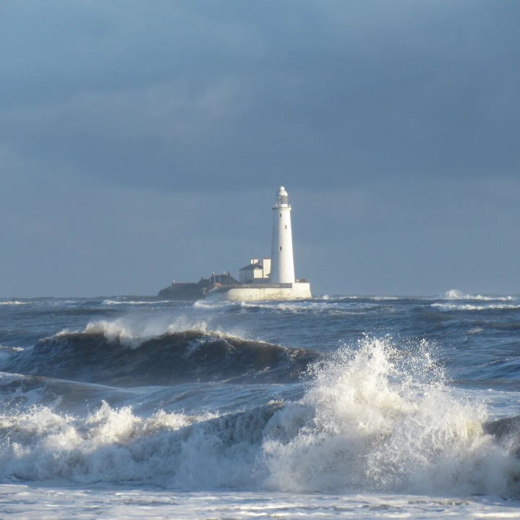 #stmarysisland #stmaryslighthouse #whitleybay #hightide #bigwaves instagr.am/p/Cij8x0toK8q/