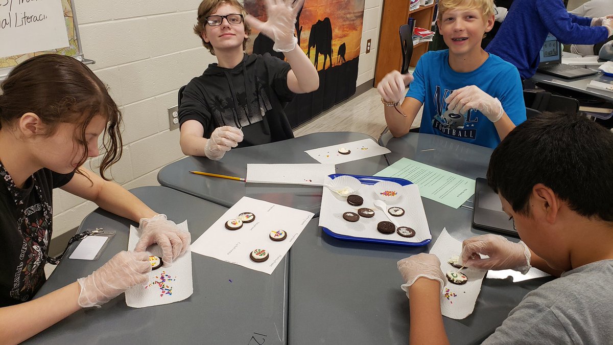 thostacy's tweet photo. We had so much fun constructing models of mitosis with cookies and sprinkles! https://t.co/1tSROpjaCh