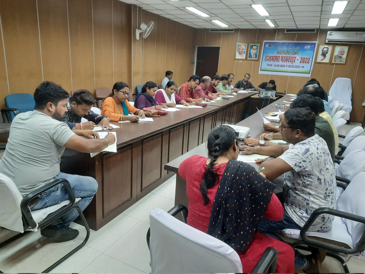 OrientArea_MCL's tweet photo. ओरिएंट क्षेत्र में राजभाषा पखवाड़ा 2022 के अंतर्गत टिप्पण आलेखन प्रतियोगिता का आयोजन किया गया जिसमें अधिकारियों और कर्मचारियों ने उत्साह पूर्वक हिस्सा लिया। https://t.co/94zoZZ8NR8