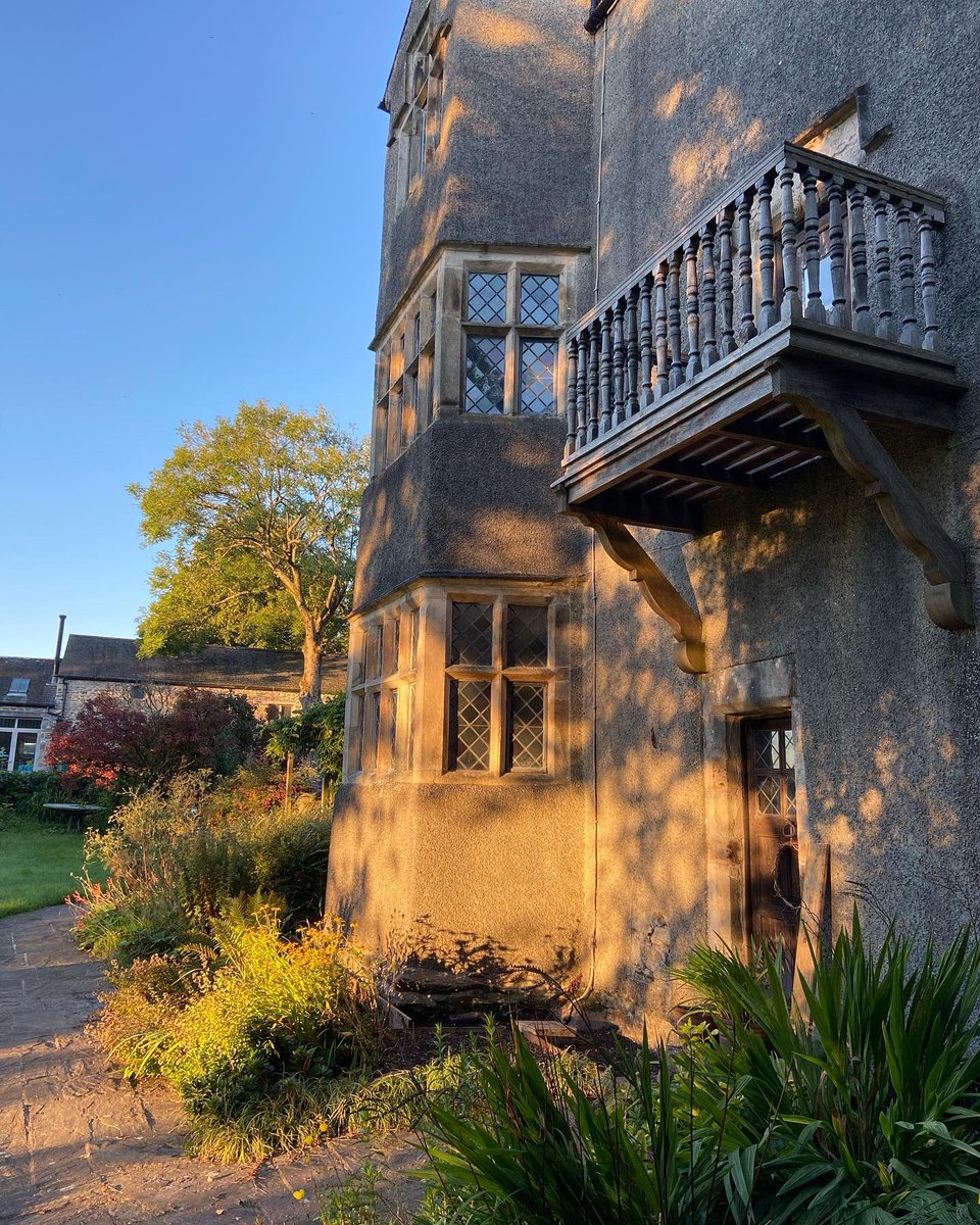 Paulgrey_FHH's tweet photo. Had a flying visit to @swarthmoorhall to check on the on-going works and meet the team. The hall looked so lovely bathed in the early morning sunshine 🌞
#historichouse #sunrise #cumbria #ulverston https://t.co/7DkUeQRRFY