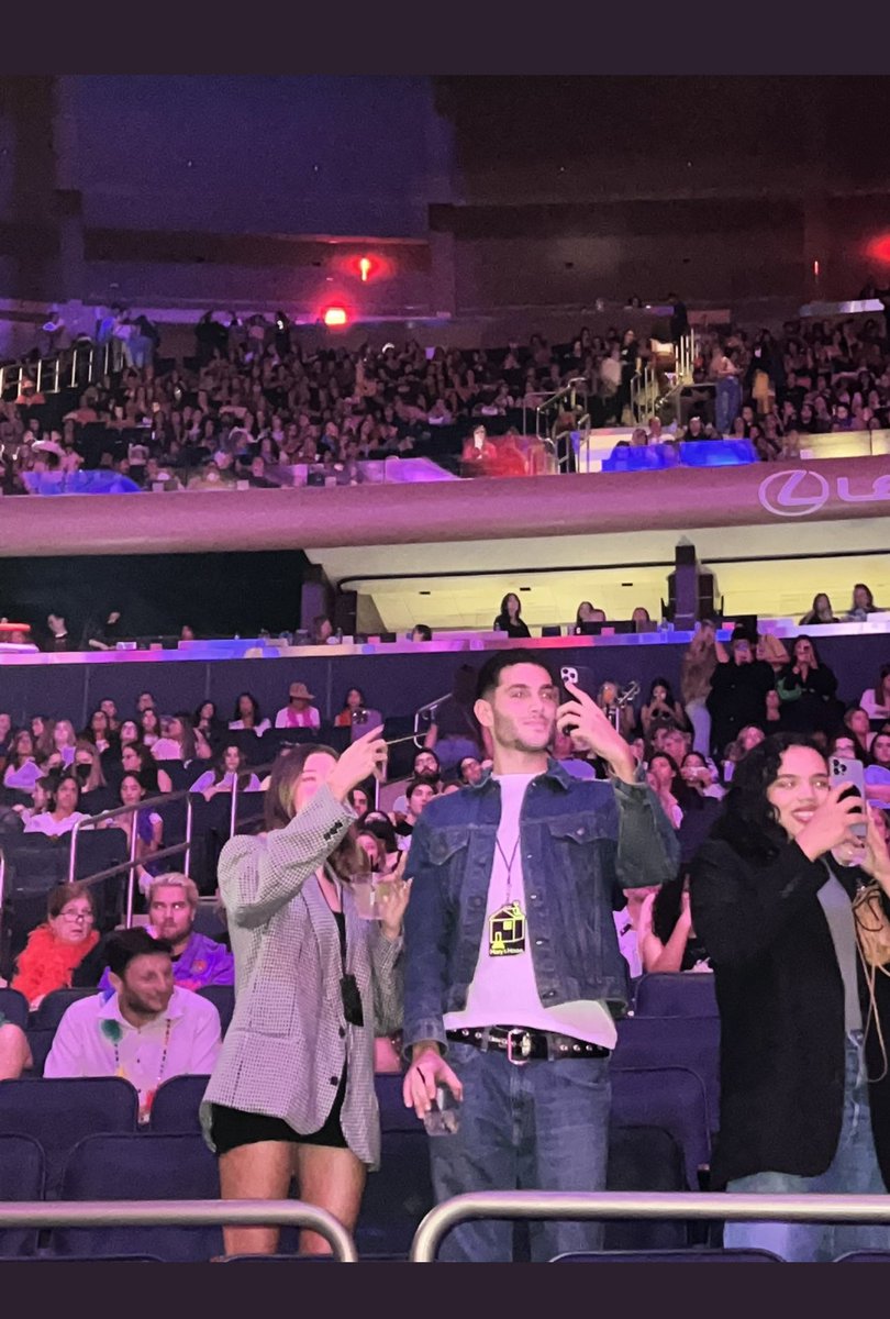 CLTracker's tweet image. Hailey Bieber at a Harry Styles concert!