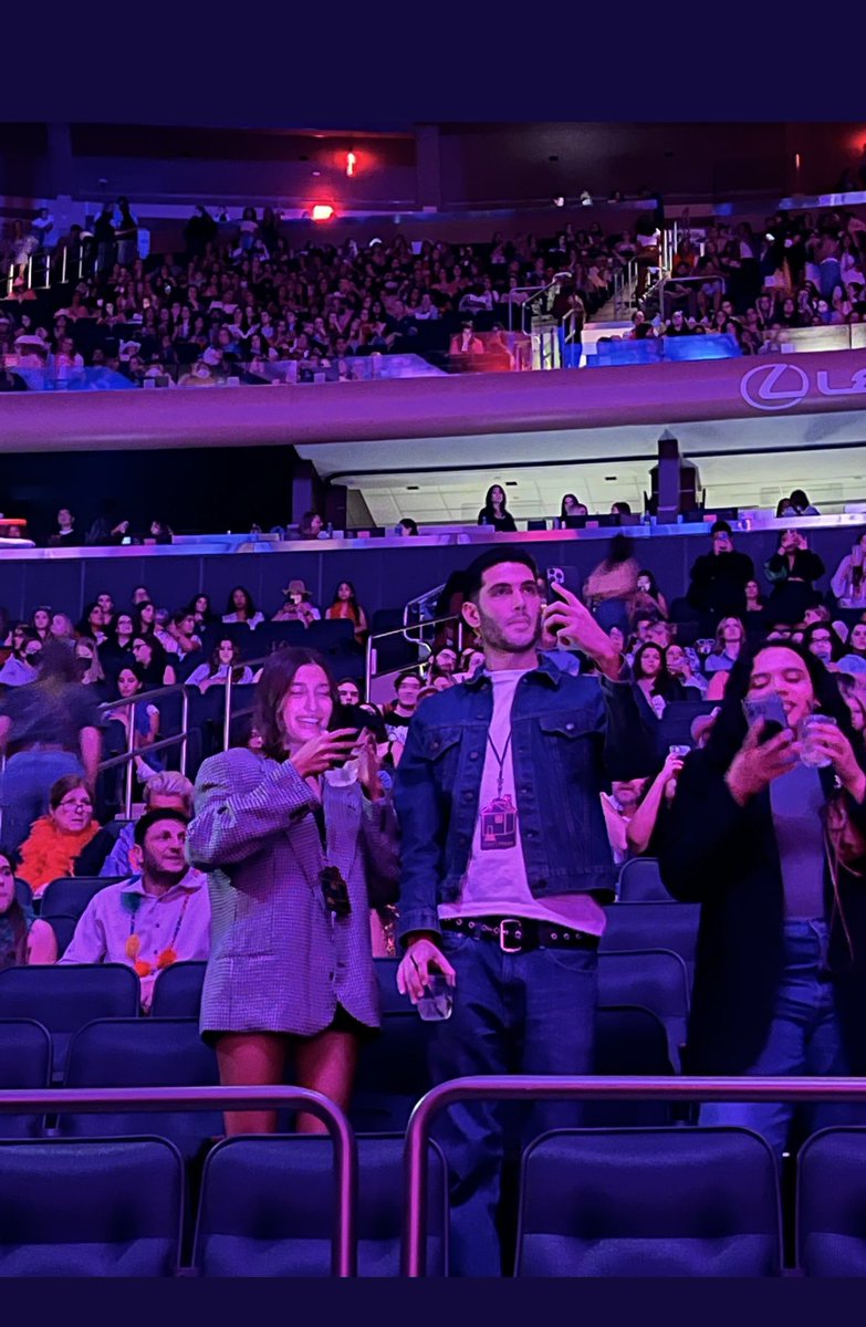 CLTracker's tweet image. Hailey Bieber at a Harry Styles concert!