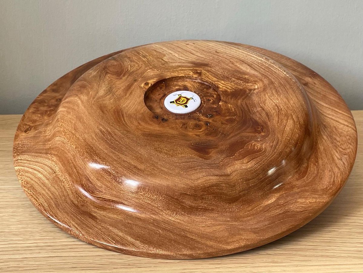 Good morning everybody, hope you’re all well. Have you seen the amazing grain pattern on this handmade elm burr platter. It really is a one of a kind. #shopindie #smallbiz #uniquegifts davenportshandmade.co.uk/product/elm-bu…
