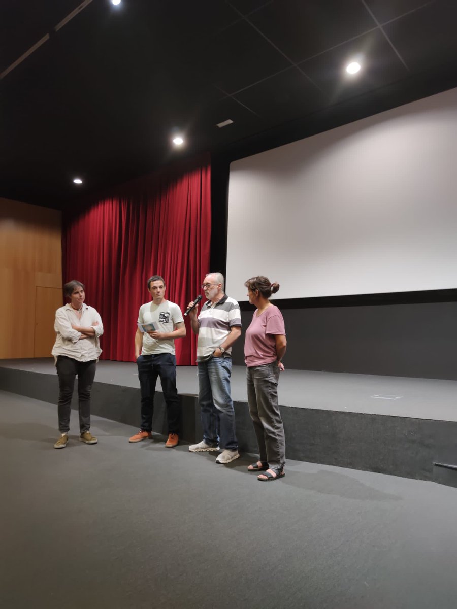 Atzo Nafarroako filmotekan eskeinitako saioa bikaina izan zen. Dokumentala ikusteko areto ezin hobea, Solasaldia egiteko kide apartak <a href="/CPAEN_NNPEK/">CPAEN NNPEK</a> eta Landare. Eta ikusleen artean galdera ugari. Eskerrik asko hurbildu zineten guztiei💚