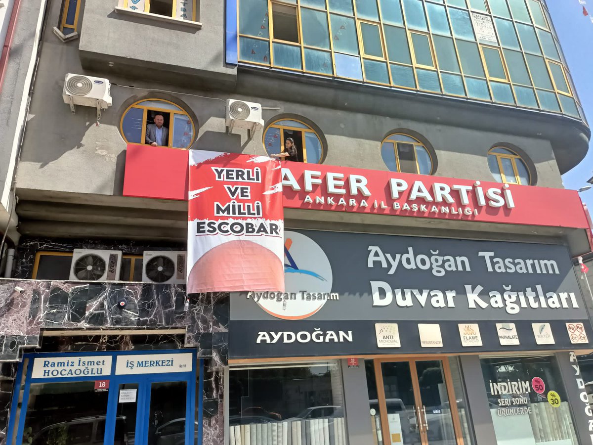 Ankara’nın pankartı tekrar yerinde… 
Peki ama bu #EscobarKim