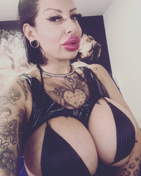 It&lsquo;s friday💋 #fridaymood #happylife #loveyourlife #unique #selflove #diversity #love #crazygirl #shinedress<a href="/tag/fridaymood"class="tags">#fridaymood</a><a href="/tag/happylife"class="tags">#happylife</a><a href="/tag/loveyourlife"class="tags">#loveyourlife</a><a href="/tag/love"class="tags"><span>#love</span></a><a href="/tag/unique"class="tags"><span>#unique</span></a><a href="/tag/selflove"class="tags"><span>#selflove</span></a><a href="/tag/lashes"class="tags"><span>#lashes</span></a><a href="/tag/redlips"class="tags"><span>#redlips</span></a><a href="/tag/diversity"class="tags"><span>#diversity</span></a>