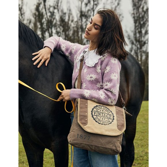 Twenty9LuxeShop's tweet photo. So good I had to share! Check out all the items I'm loving on @Poshmarkapp from @MicExpressions @BarajasGinny @misty24564609 #poshmark #fashion #style #shopmycloset #freepeople #myrabag: https://t.co/f7Xfk8Kezo https://t.co/eqwO2PQ08H