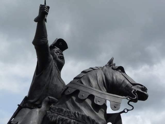 macbeth_13's tweet image. 16th September 1400, Owain Glyndŵr instigated a 15-year Welsh Revolt against the rule of King Henry IV of England. With the use of guerilla tactics, Welsh troops managed to inflict a series of defeats on the English &amp;amp; captured key castles across Wales 🏴󠁧󠁢󠁷󠁬󠁳󠁿 #OwainGlyndwrDay #wales