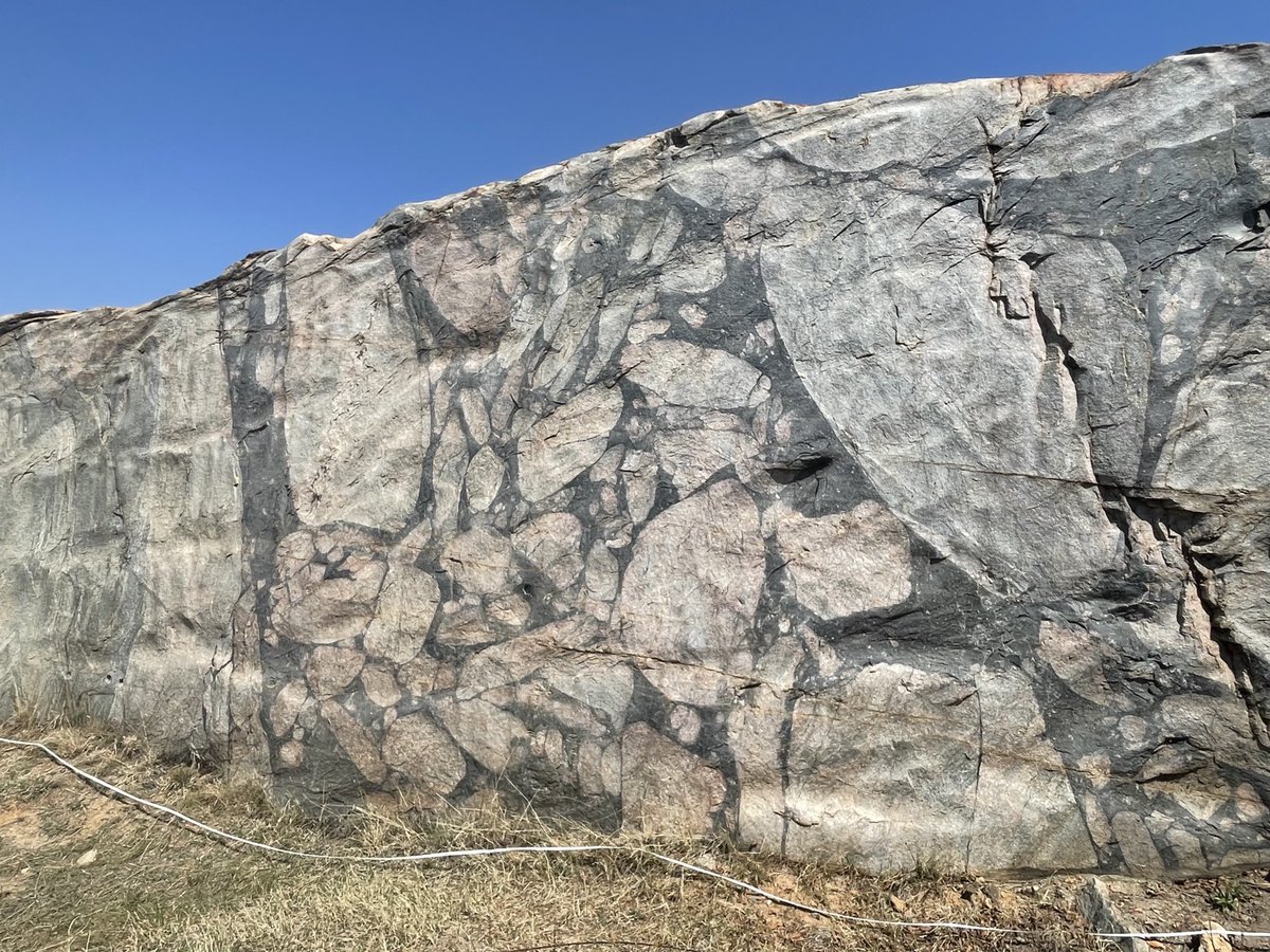 Dr Karen Smit (@karenvenasmit) on Twitter photo magnificent #pseudotachylite from the #vredefort meteorite impact in #southafrica ā¦šæš¦āļøā¦<a href="/WitsGeoscience/">Wits Geosciences</a>ā© magnificent #pseudotachylite from the #vredefort meteorite impact in #southafrica ā¦šæš¦āļøā¦<a href="/WitsGeoscience/">Wits Geosciences</a>ā©