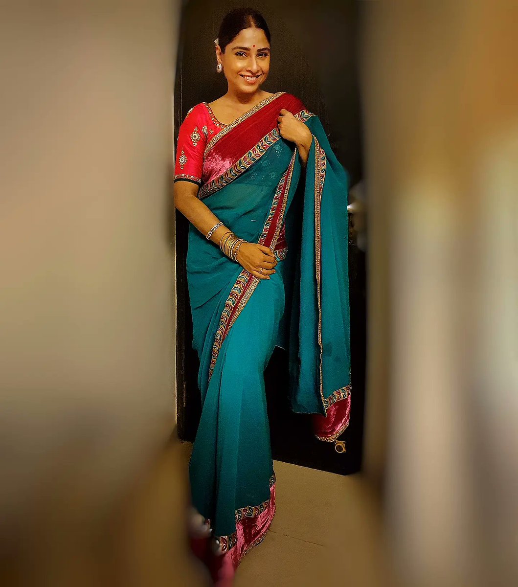 SamitaBangargi's tweet photo. Saree love ❤️
#sareelover #traditionalwear #mogragajra #sosam https://t.co/6DgJ5jFrDV