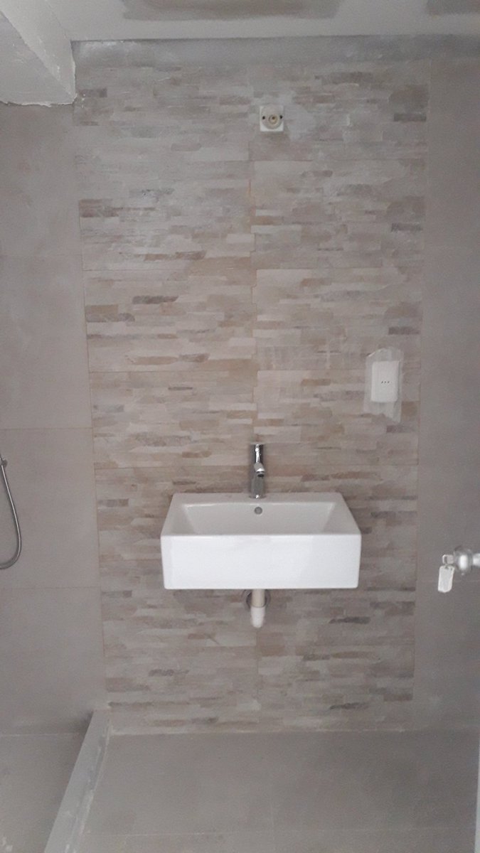 Martinbolso127's tweet photo. Baños cocinas rebestimientos en general por presupuesto llamar cel 097690488 https://t.co/j2VFeliBTt