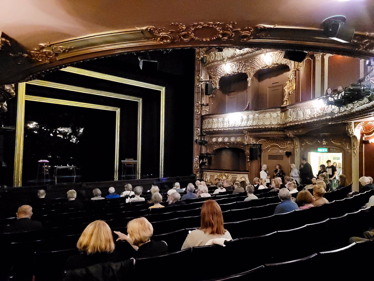 whatamilike's tweet photo. Front row seat for this on Weds, 4th time now, 1st in London. I know, greedy but he just gets better. Met great people from Ireland everyone just wants to chat about the play. Its joyful the reluctance to leave the scene of something so special #WalkingwithGhosts #GabrielByrne https://t.co/hvMcUq9pts