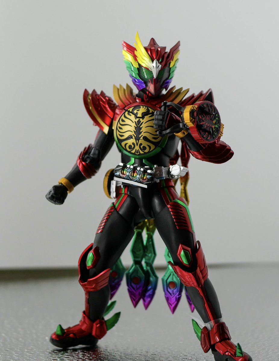 kobayu28's tweet photo. 真骨彫タジャドルコンボエタニティ！！

造形と塗装が完璧です。
ただ、背中の羽根のおかげでどこ持って良いかわからん…。

復活のコアメダルもう一度観ようかな。

#仮面ライダーオーズ 
#フィギュアーツ 
#オモ写 
#タジャドルコンボエタニティ https://t.co/GnLEJZvTeW