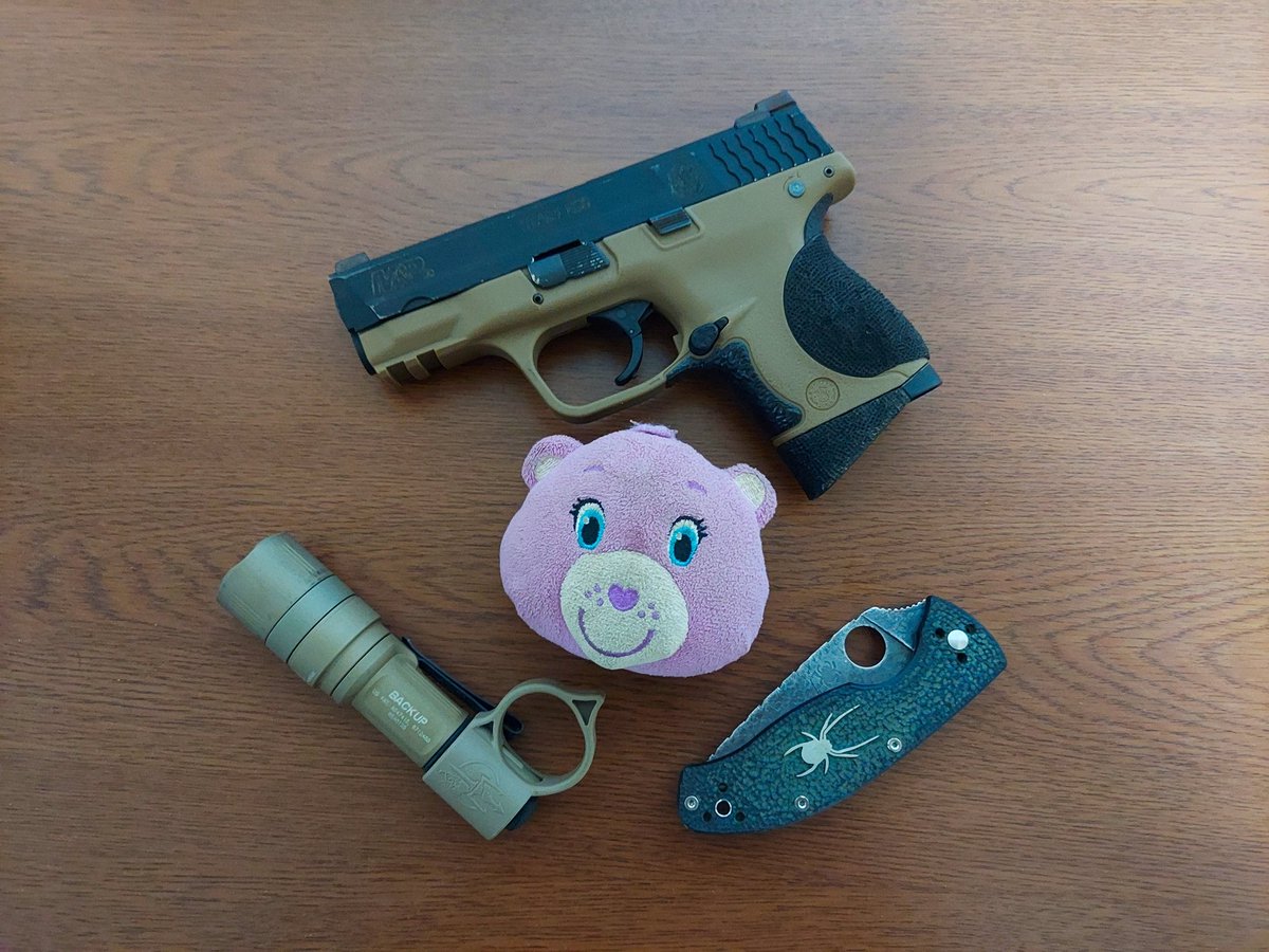 hg4eHPzmvVIEmWD's tweet photo. #妄想EDC #SmithAndWesson #MandP #9C #Compact #VTAC #VaikingTactics #Spyderco #Tenacious #DavidYellowHorse #スパイダルコ #SUREFIRE #EB1 #BackUp #シュアファイア #Thyrim #Swichback #もりまんタクティカル https://t.co/LFjVRDthRR