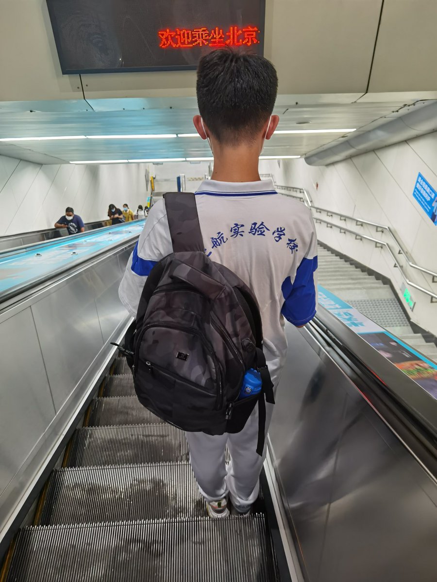 校服控 tweet media
