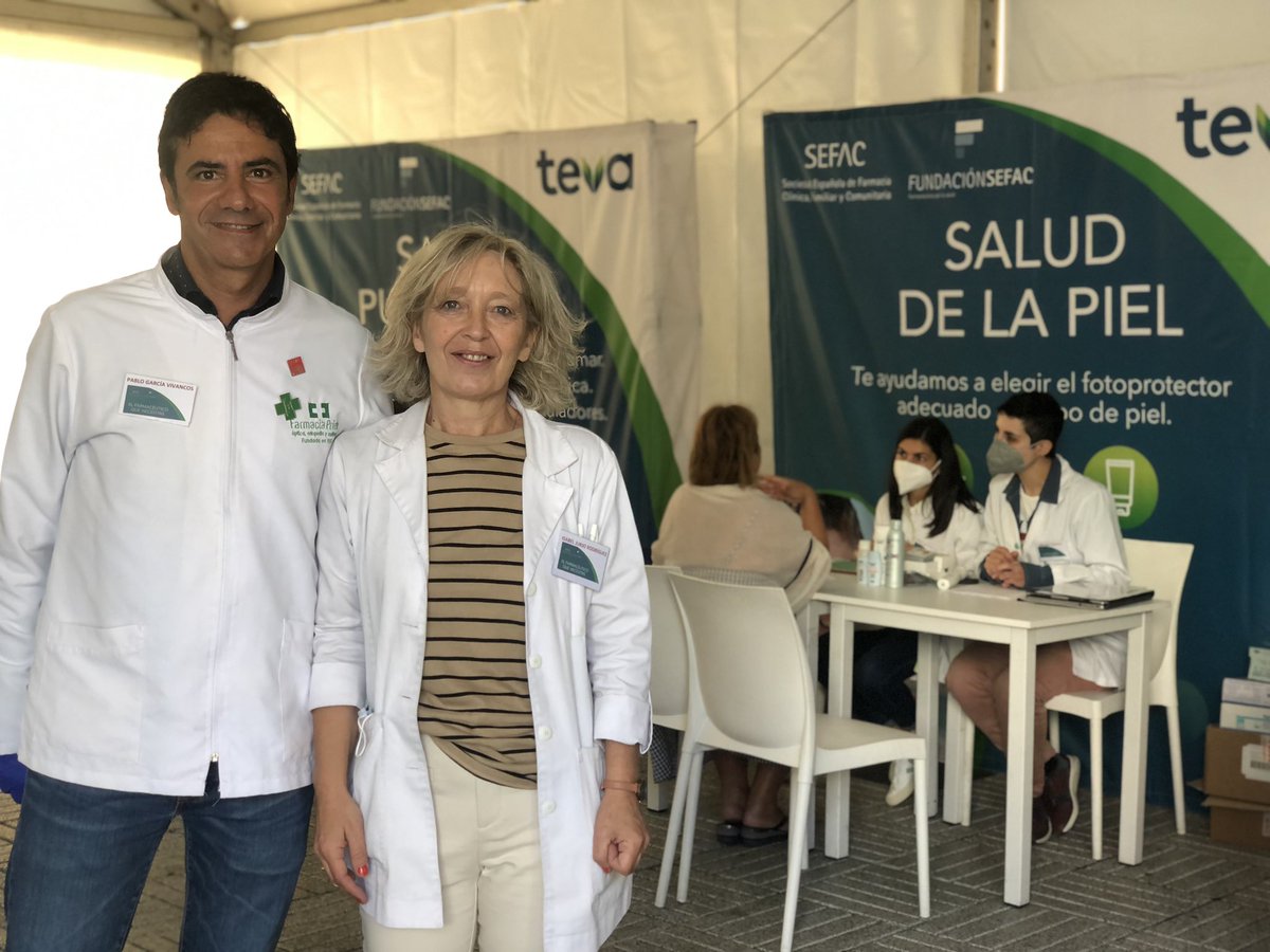 vocescoruna's tweet photo. A lo largo del día de hoy está instalada una carpa en los Jardines de Méndez de @SEFAC_aldia ofreciendo a la población distintos servicios farmacéuticos @Teva_es #VDAV #ACoruña #Galicia https://t.co/26Xv3Jh2ox