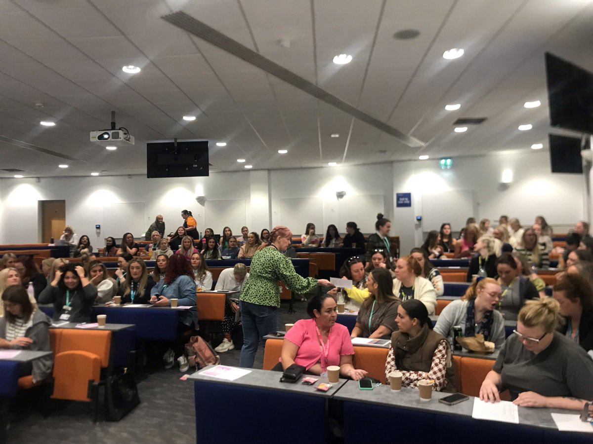 We're welcoming our new cohort of #StudentMidwives to <a href="/MakingMidwives/">LJMU Making Midwives</a> today with a lovely meet &amp; greet event. We hope you all feel very excited to start and warmly welcomed to <a href="/LJMU/">Liverpool John Moores University</a> &amp; the Faculty of Health 🤗
And check out that cake! 🤩
#StudentMidwives #LJMU #MandG22