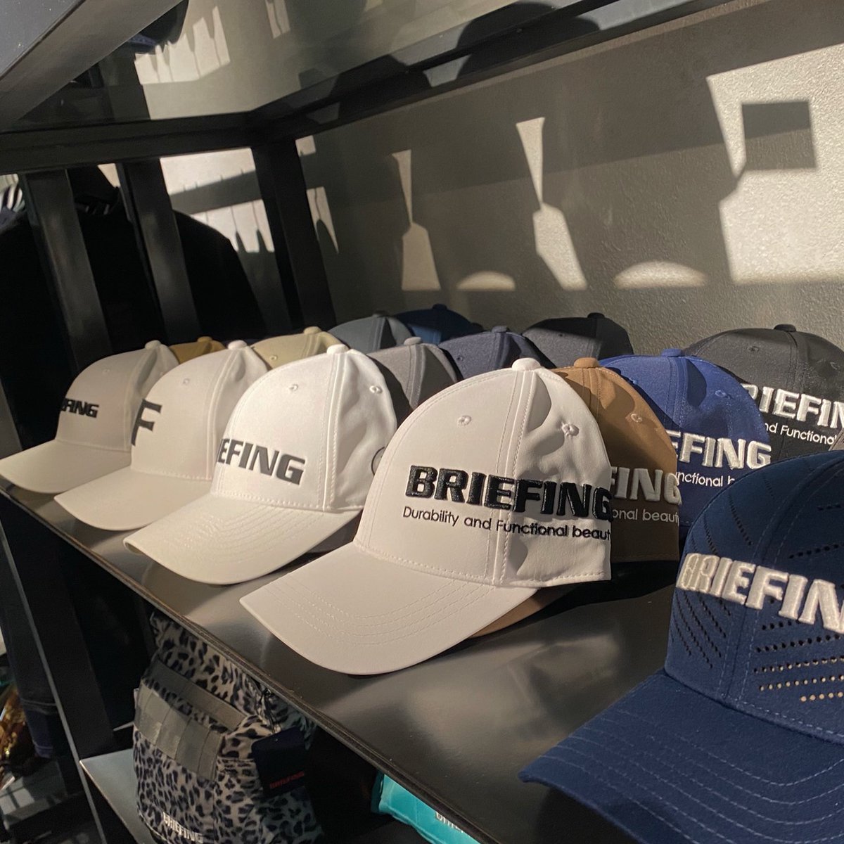 gossip_boss's tweet photo. BRIEFING GOLF】
多数のキャップが新入荷&amp;再入荷しました！
新色も加わった定番キャップは毎シーズン完売する人気商品です✨
在庫が揃っているうちに是非ご来店くださいませ。

#briefing #briefinggolf #ブリーフィング #ブリーフィングゴルフ #キャップ #ゴルフキャップ #ゴルフ #ゴルフ男子 https://t.co/CMk5KbKo7q