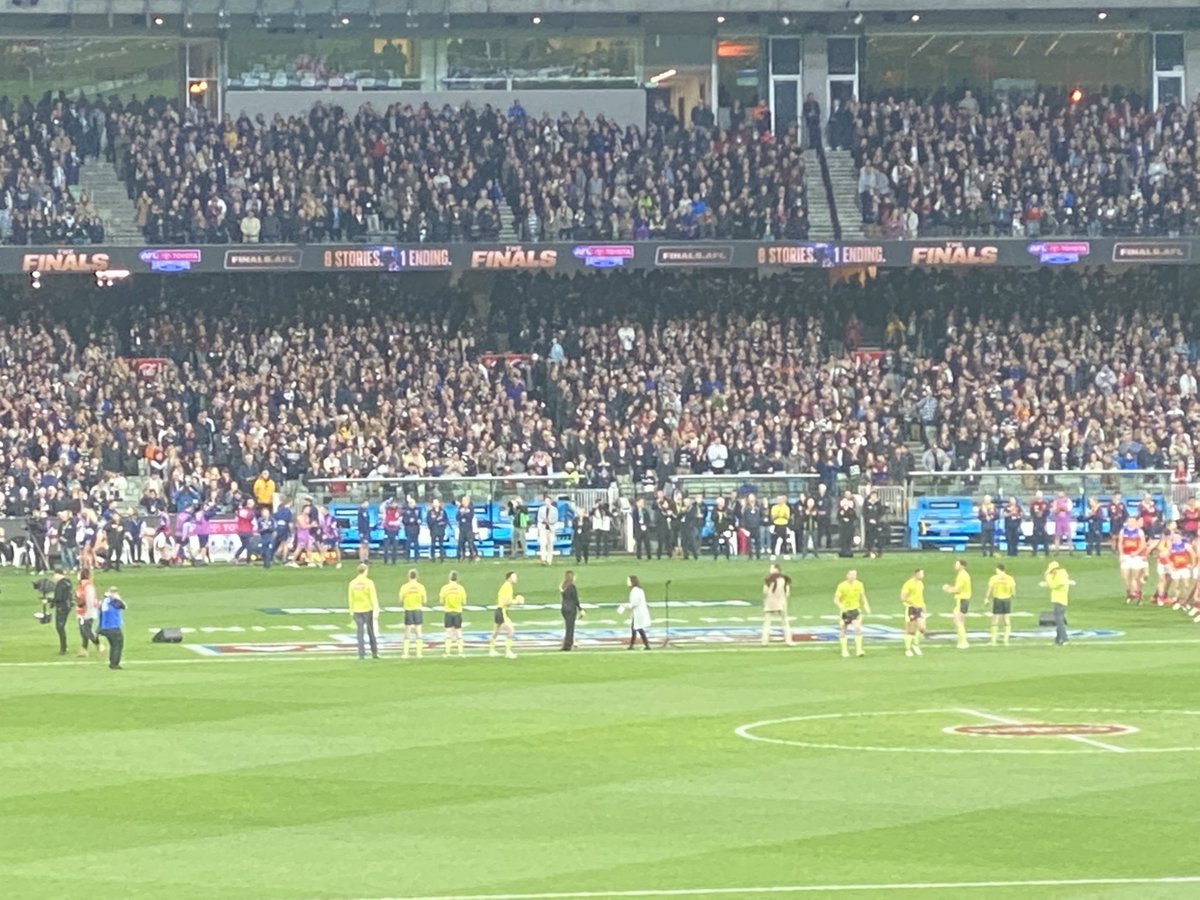 remlap_86's tweet photo. Come on the HOOPS #AFLCatsLions https://t.co/OduF6hspj2