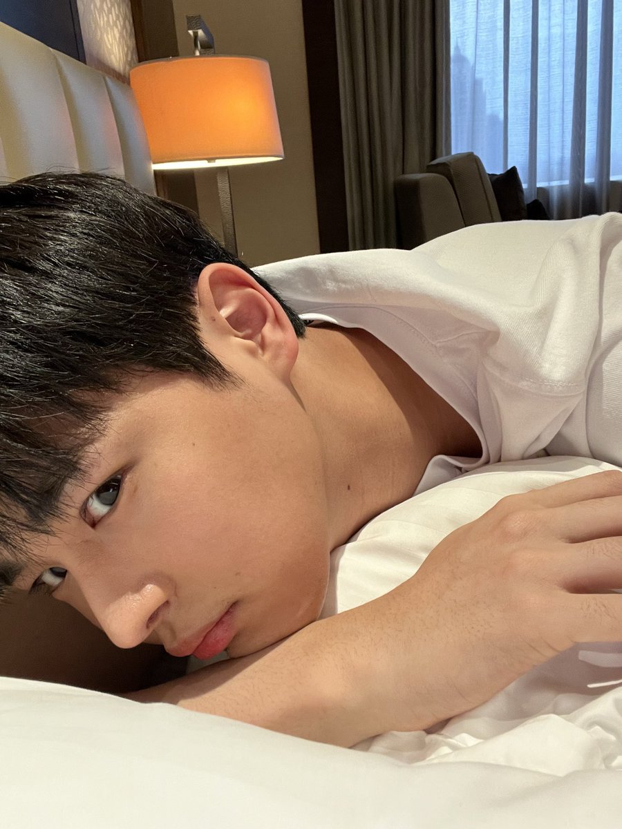 NewWorld_VICTON's tweet photo. [#병찬] 다들 잘지내고있죠?☺️ 오늘 자카르타에서도 좋은모습보여줄게💛 https://t.co/fcNhvj6bpc