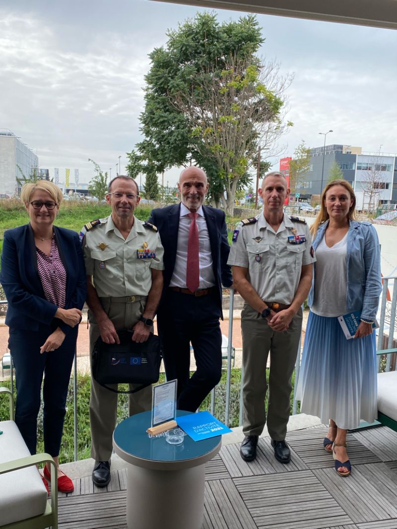 🤝Partenariat RSMV 
La Rungis Académie pourrait accueillir une quarantaine de volontaires du #2RSMV dans la Prépa "Vie ta M.I.N" apprentissage aboutissant sur des contrats en alternance.
Merci au chef de bataillon Jean-Louis Guitard et au Général Dominique Batani