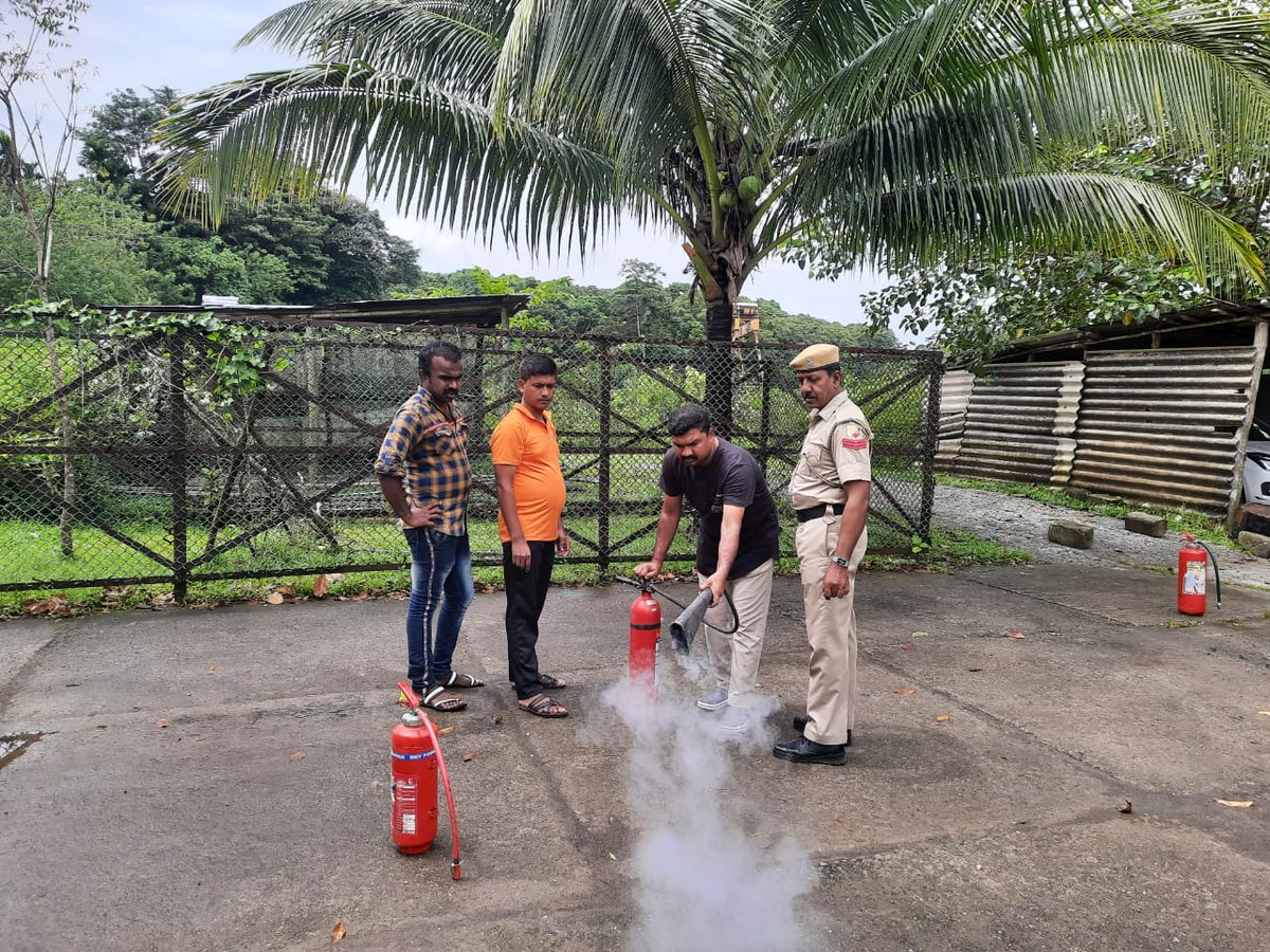 FireService_ANP's tweet photo. For Preventing &amp; Proper Response in Exigencies #FSCarnicobar #FSSwarajDweep #FSBaratang conducted Basic First Aid &amp; Fire Fighting Training at #GSSKakana,Hotel El Dorado,Swaraj Dweep &amp; Hotel    Atchayaa Grand,Baratang in which 43 Students,4 Teachers &amp; 11 Hoteliers benefitted. https://t.co/WYMhdmV3LD