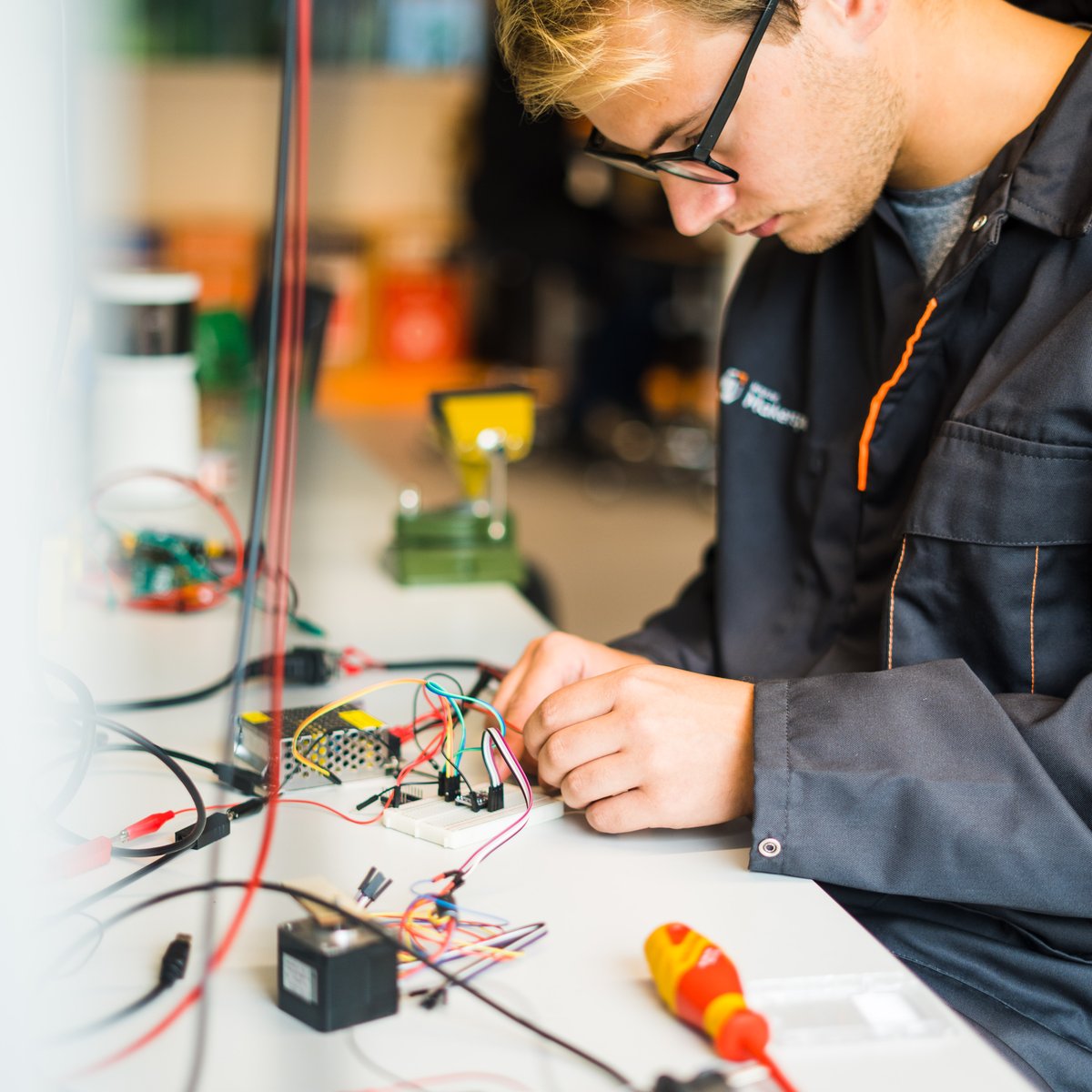 De Makerspace opent haar deuren voor alle studenten, docenten en collega’s. In deze creatieve #werkplaats vind je materiaal, gereedschap, machines en een team van ervaren bouwers om jou te helpen. Ontdek de #Makerspace tijdens het Opening Festival: hanze.nl/makerspace