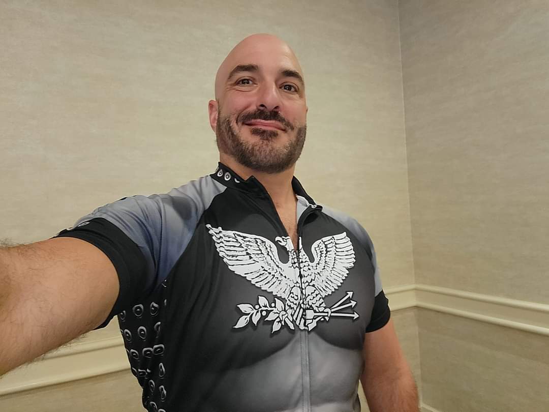 ChrisJSomma's tweet image. Loving the Team Eagle shirts. #cycleforthecause #endAIDS #TeamEagle #TeamEagleNYC #UequalsU #PrEP #cycling #charity #charityride #nyc #donate #bostontonyc #275miles #hiv #aids   #c4c2022 #endstigma
support.gaycenter.org/participant/Ch…