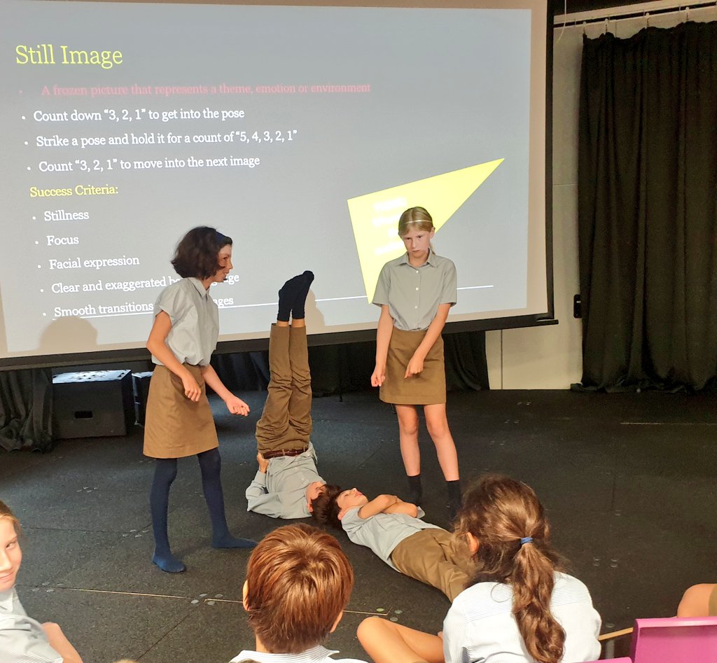 KewHouseDrama's tweet image. #KewHouseY7 enjoying their first ever #Drama lesson! #KewHouseCreativity #Tableaux