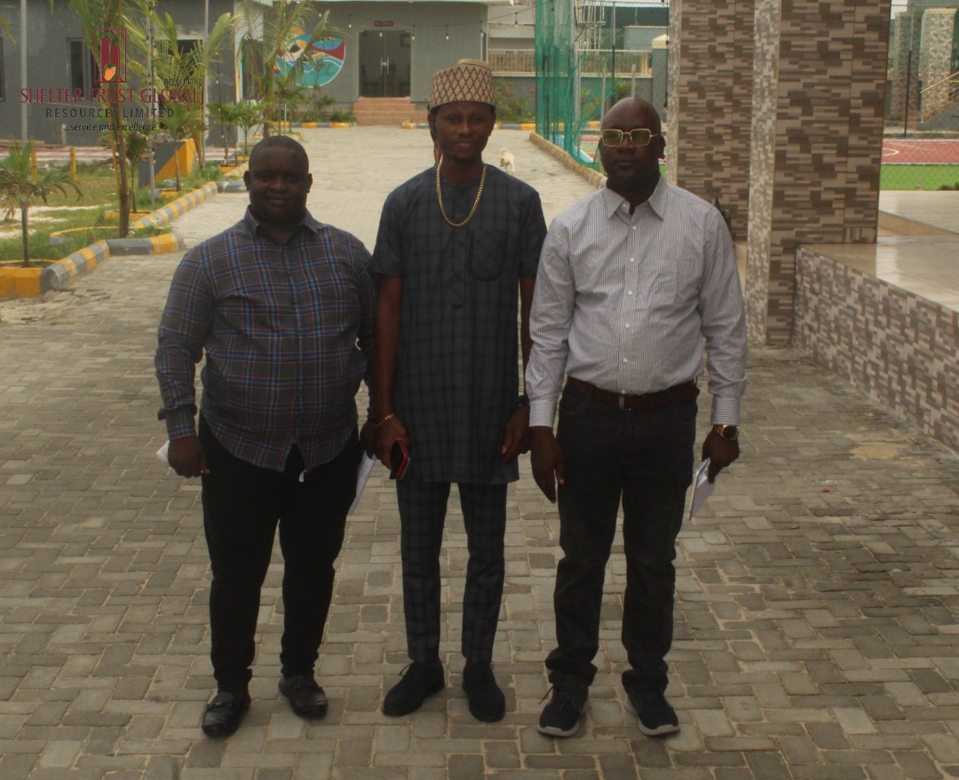 Seun_Ambassador's tweet photo. Last Saturday, I spent most of my day training the Realtors, Marketers & Staff of Shelter Trust Global Resources Limited. And I spent 7 hours with them.
/1 https://t.co/2Q0uilZtCW