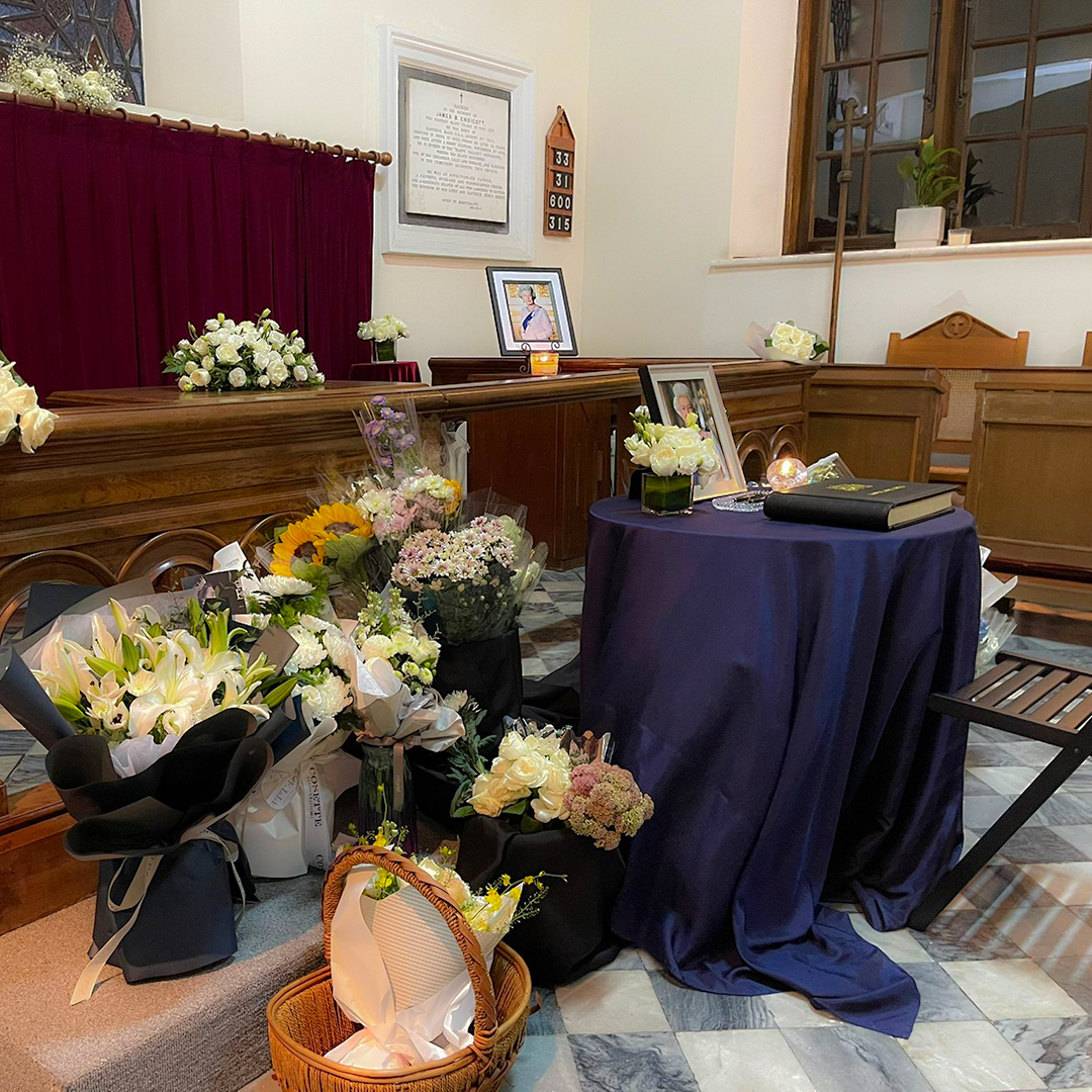 Many thanks to those who visited the Morrison Chapel of Macao to sign the Book of Condolence, in memory of Her Late Majesty Queen Elizabeth II.
英國駐香港總領事館感謝本週曾到澳門馬禮遜教堂弔唁英女王的每一位。