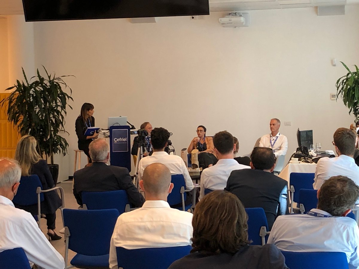 Cefriel's tweet photo. Alessandro Deserti, Direttore del Dipartimento di #Design del @polimi ci spiega come sia cambiato il focus che la progettazione mette sull'#oggetto #digitale, per fornire efficienza, efficacia ma anche #piacevolezza. Ciò avviene grazie all'aggiornamento delle competenze. https://t.co/N7WQ0oWy9p