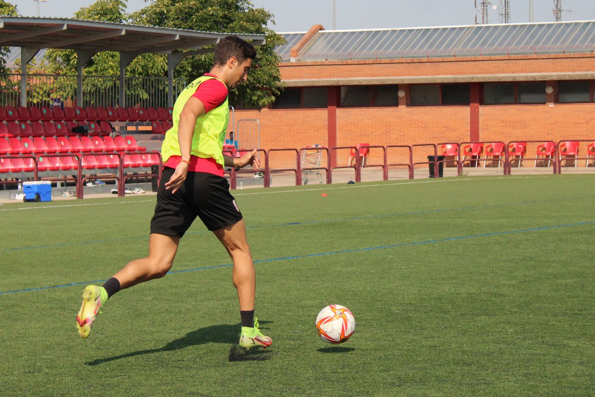 🎯 #DerbiLogrones 🎯 ¡Continuamos con la preparación del partido del domingo! 

👏 Sesión de viernes 𝐟𝐢𝐧𝐚𝐥𝐢𝐳𝐚𝐝𝐚. ✅

#EspírituBlanquirrojo 🤍❤️