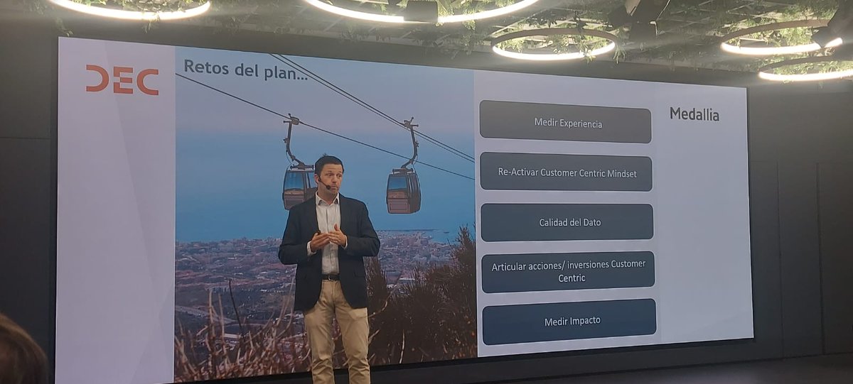 Asociacion_DEC's tweet photo. 🎢"Todo lo que hagamos se tiene que poder medir", "Utilizamos KPI's como NPS's, encuestas y reseñas", Vicente Bosque de @parquesreunidos.
#VDEC #CX #CustomerExperience https://t.co/lrNxu1zlwB