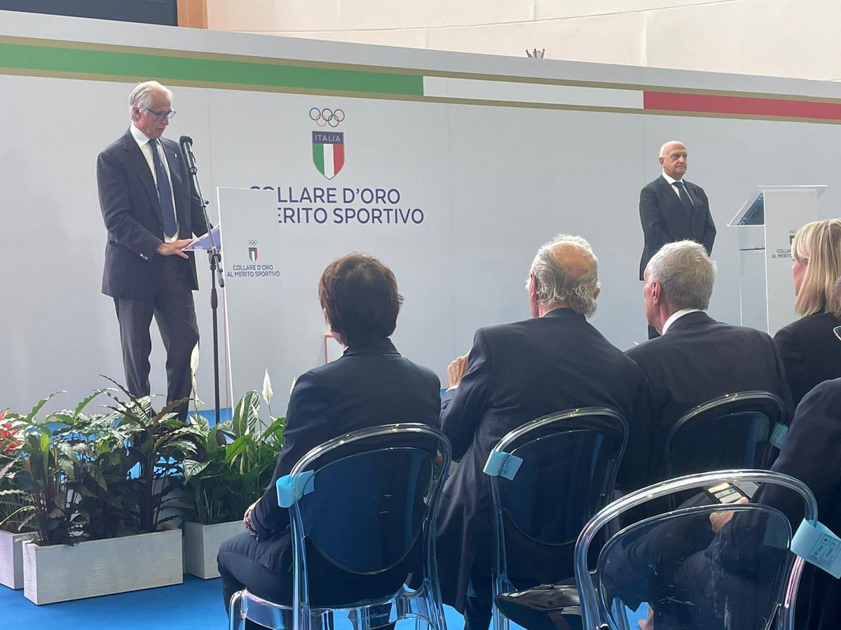 MarcoPerissa's tweet photo. Emozioni olimpiche ed il #CollareDOro, riconoscimento più prestigioso dello #Sport Italiano, conferito dal #CONI e da #GiovanniMalagò al Presidnte #CIO, #ThomasBach.
Lo sport è anche questo, lo sport merita rispetto.
Pronti per risollevare lo sport in Italia con #GiorgiaMeloni. https://t.co/AZ2SYbxfUO