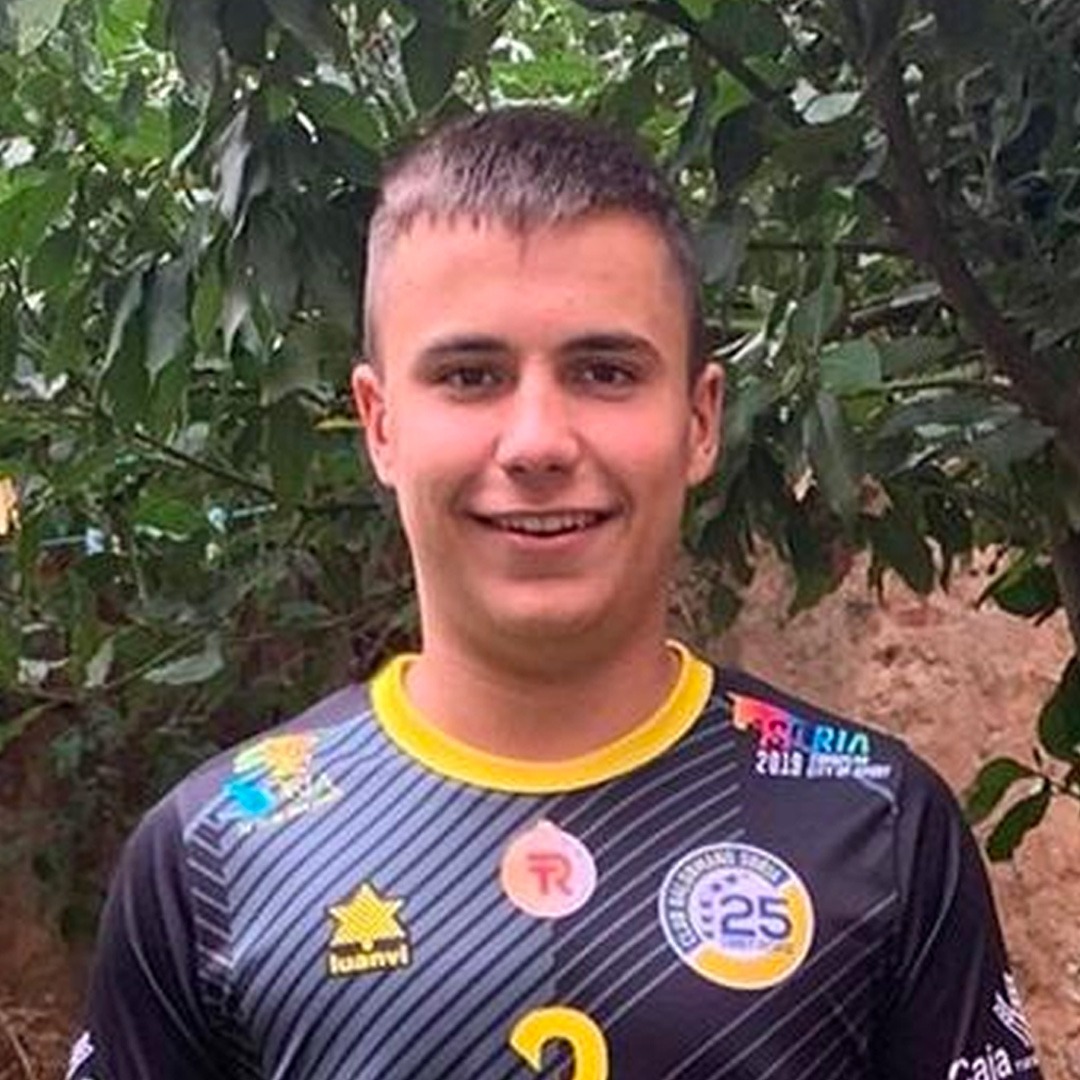 BalonmanoSoria's tweet photo. ¡Grandes nuestros chavales! Manu Ambrona, Dani Pobel, Simón Cortés y Marcos Herrero han sido seleccionados por el área técnica de la Federación de Castilla y León @FCYLBM para acudir a las jornadas de tecnificación organizadas por el ente federativo #orgullodebase #somosamarillos https://t.co/DeypTwpjoW