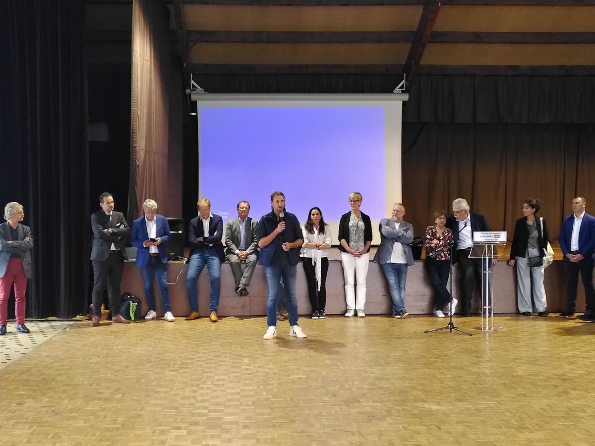 Hier nous étions invités à faire découvrir nos produits de l #allier à la journée parlementaires de France du groupe communiste.
Des oreilles attentives qui ont entendues nos inquiétudes sur le renouvellement des générations, les prix de nos produits. 
<a href="/deputesPCF/">Députés Communistes</a>
<a href="/senateursCRCE/">Sénateurs CRCE-K</a>