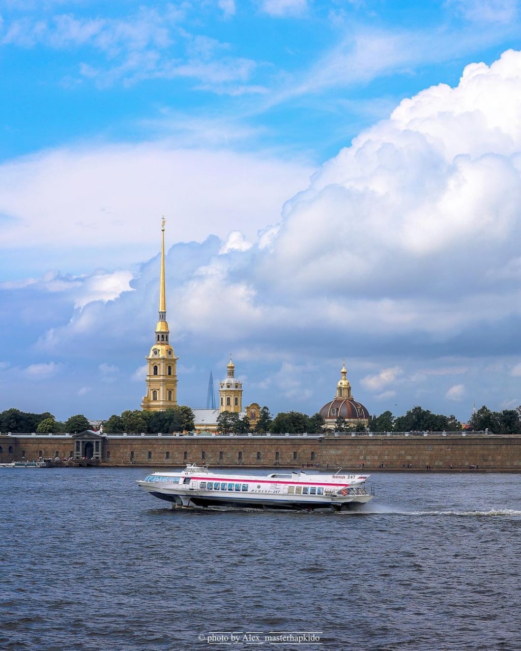 Соборы на набережной Невы