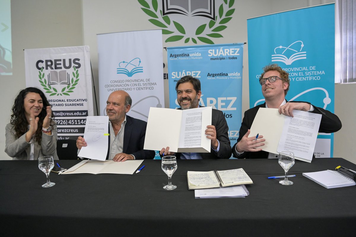 ¡Bienvenidos General La Madrid y Coronel Suárez al Programa Puentes!

Con los intendentes <a href="/mrandazzoglm/">Martín Randazzo</a> y <a href="/ricardomoccero/">ricardo moccero</a> y junto a <a href="/jibrardi/">Juan Brardinelli</a> firmamos los convenios por los que los dos municipios se suman a Puentes y así seguimos ampliando el derecho a la educación universitaria