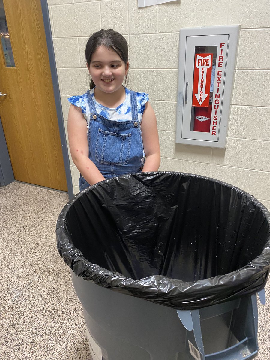 PRE_Shortman's tweet photo. The #PRE_explorers recycling team was in full force! #recycle #premierstartshere #poloproud #rsd2 https://t.co/tt9gaMr1y4