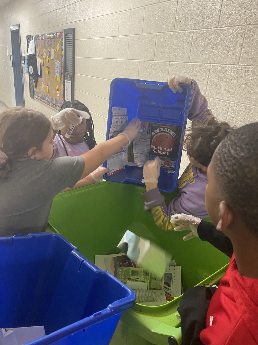PRE_Shortman's tweet photo. The #PRE_explorers recycling team was in full force! #recycle #premierstartshere #poloproud #rsd2 https://t.co/tt9gaMr1y4